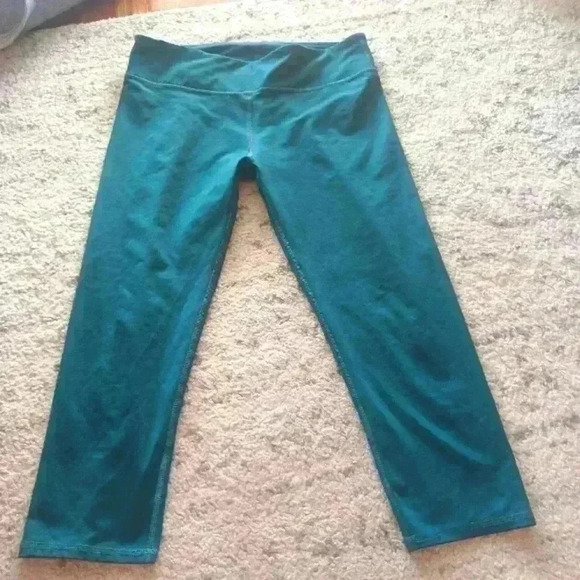 Fabletics Womens Green Cropped Compression Leggings M - Picture 2 of 9